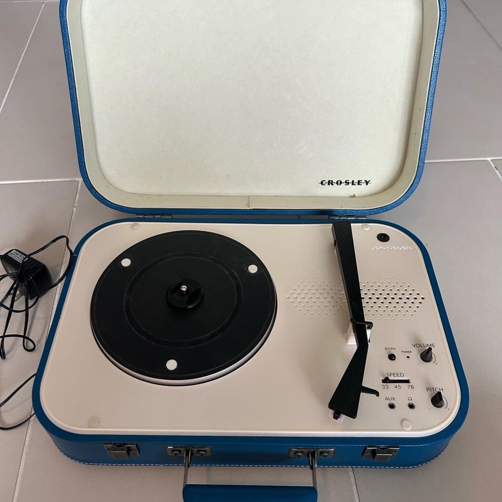 Crosley Blue and White Portable Turntable with Retro Design